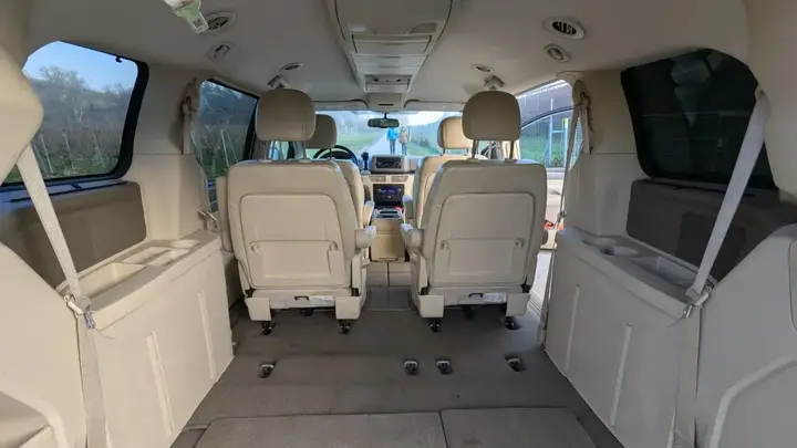 Volkswagen Routan 2009 photo 3