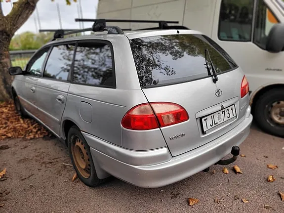 Toyota Avensis 2002 photo 2