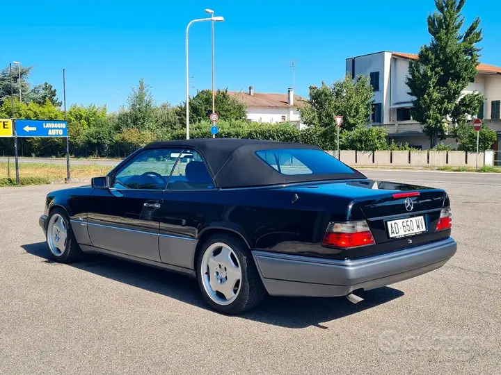 Mercedes-Benz E-Class 1993 photo 2