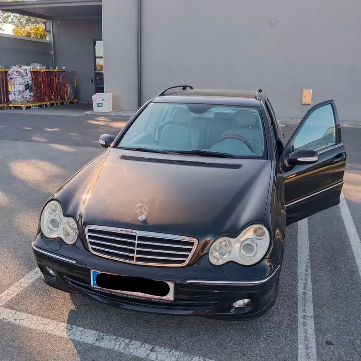 Mercedes-Benz C-Class 2004 photo 2