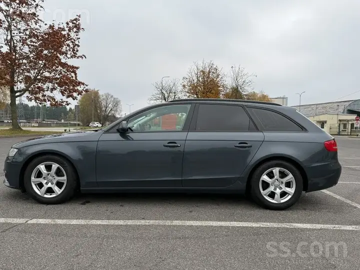Audi A4 2009 photo 2