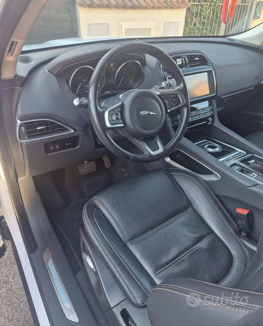 Jaguar F-Pace 2020 photo 4