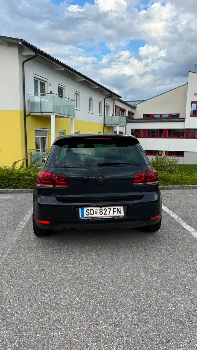 Volkswagen Golf 2010 photo 3