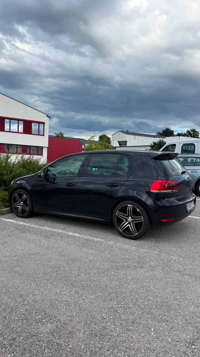 Volkswagen Golf 2010 photo 2