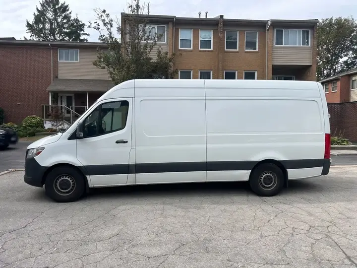 Mercedes-Benz Sprinter 2021 photo 2