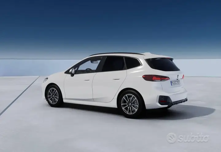 BMW 2 Series photo 2