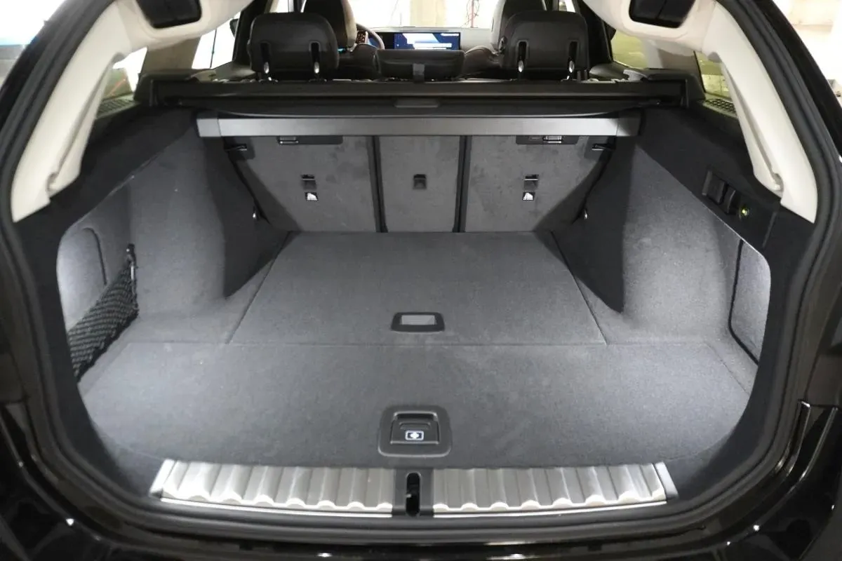 BMW 3 Series 2025 photo 3