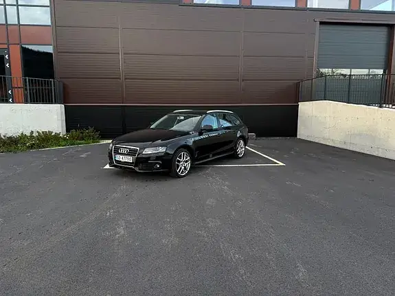 Audi A4 2010 photo 2