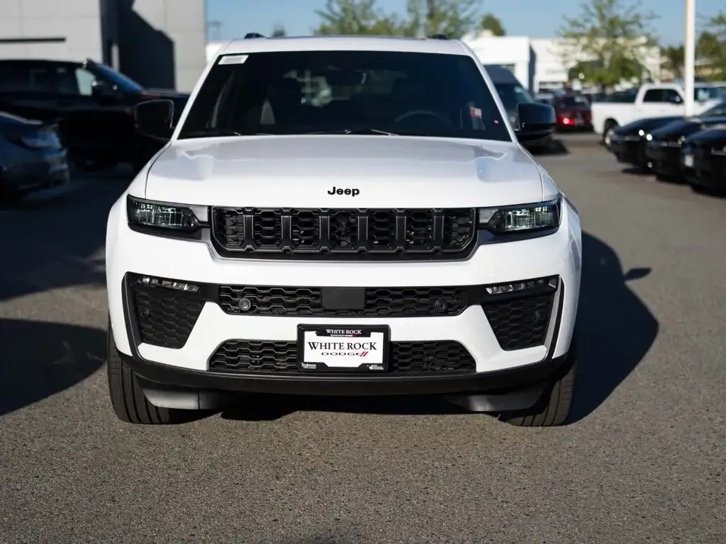 Jeep Grand Cherokee 2026 photo 2