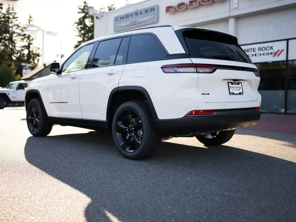 Jeep Grand Cherokee 2026 photo 4