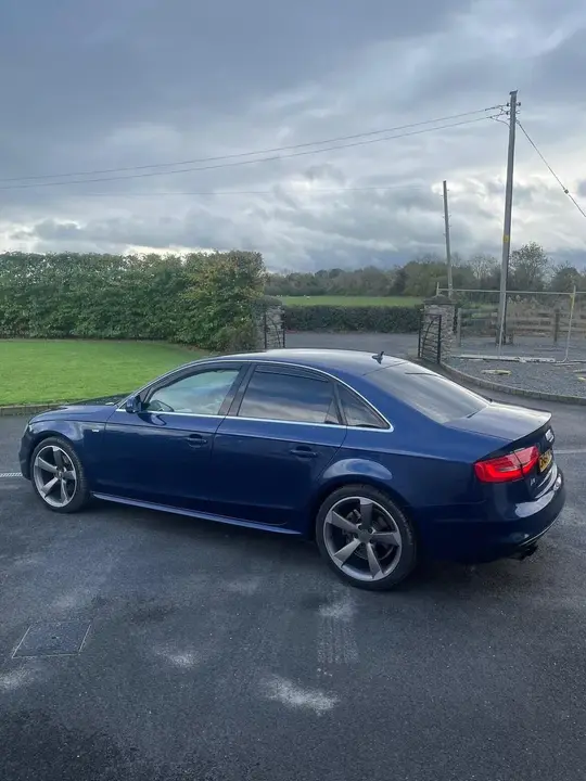Audi A4 2014 photo 2
