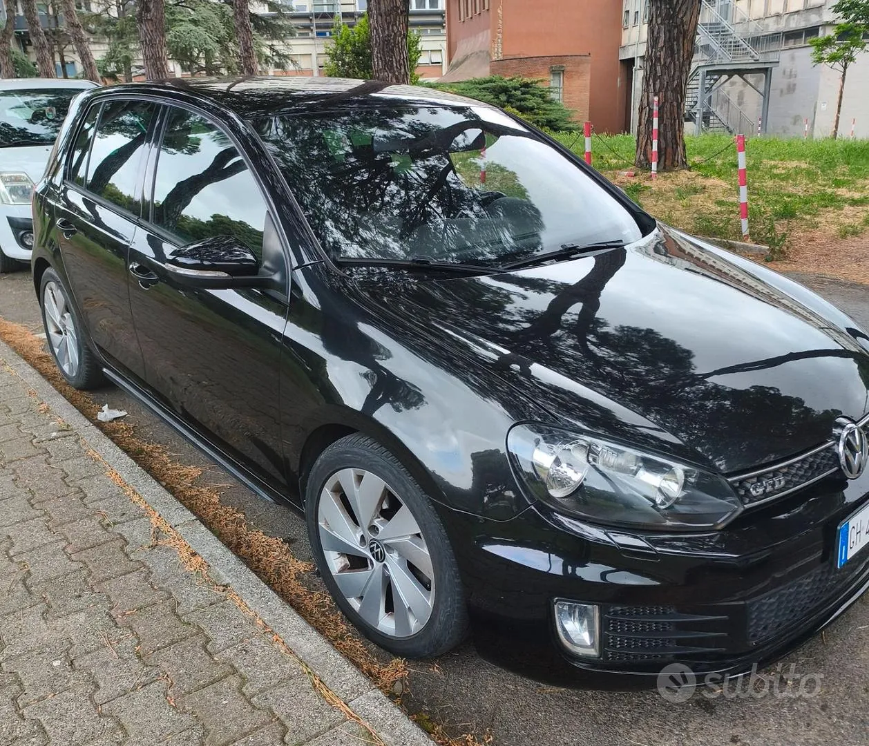 Volkswagen Golf 2011 photo 2