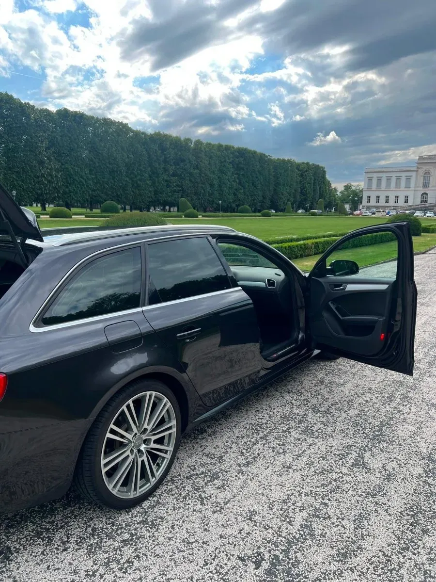 Audi A4 2011 photo 2