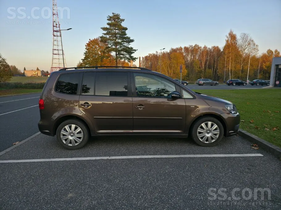 Volkswagen Touran 2013 photo 2