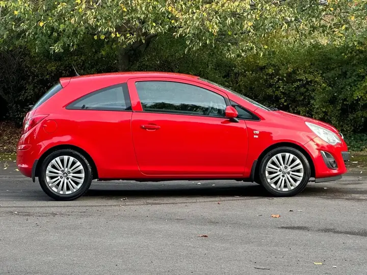 Vauxhall Corsa 2011 photo 2