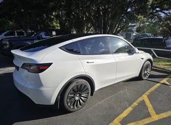Tesla Model Y 2023 photo 3