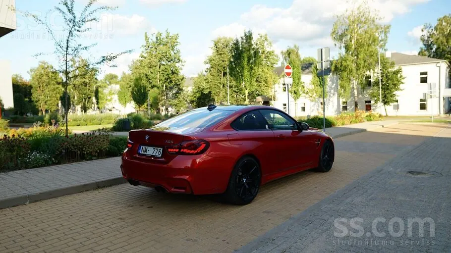 BMW M4 2015 photo 3