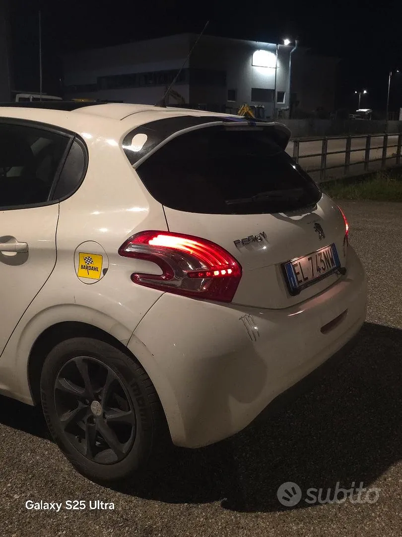 Peugeot 208 2012 photo 5