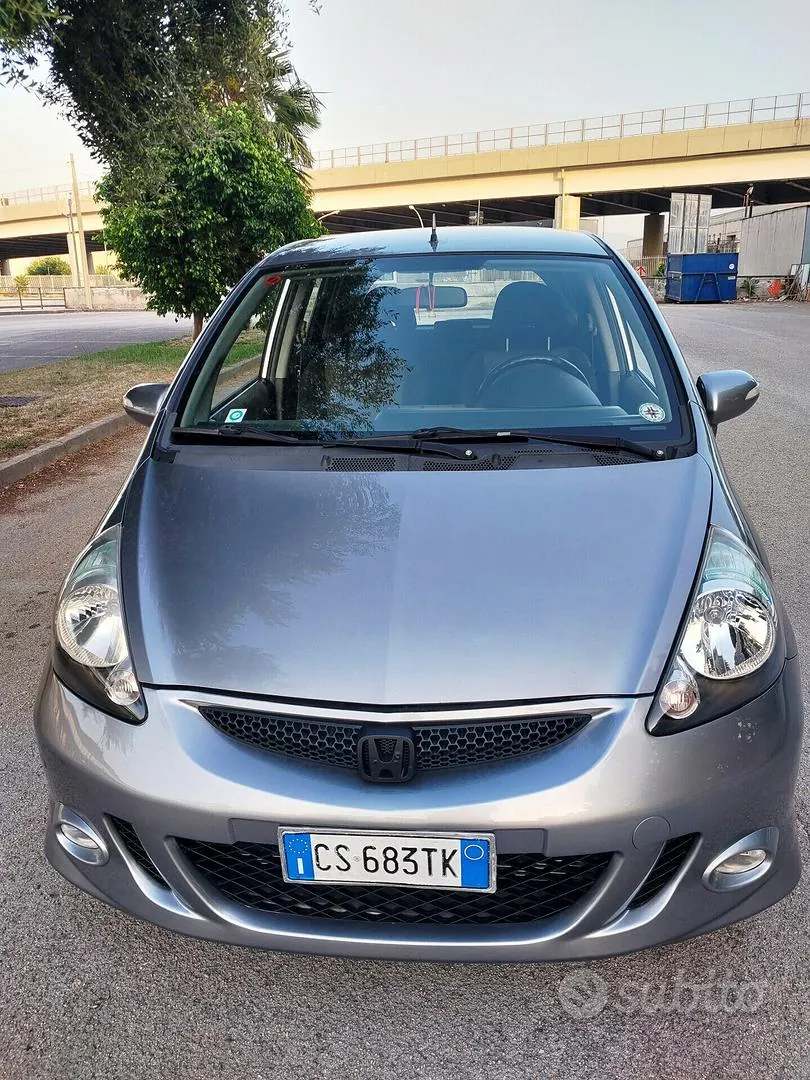 Honda Jazz 2004 photo 2