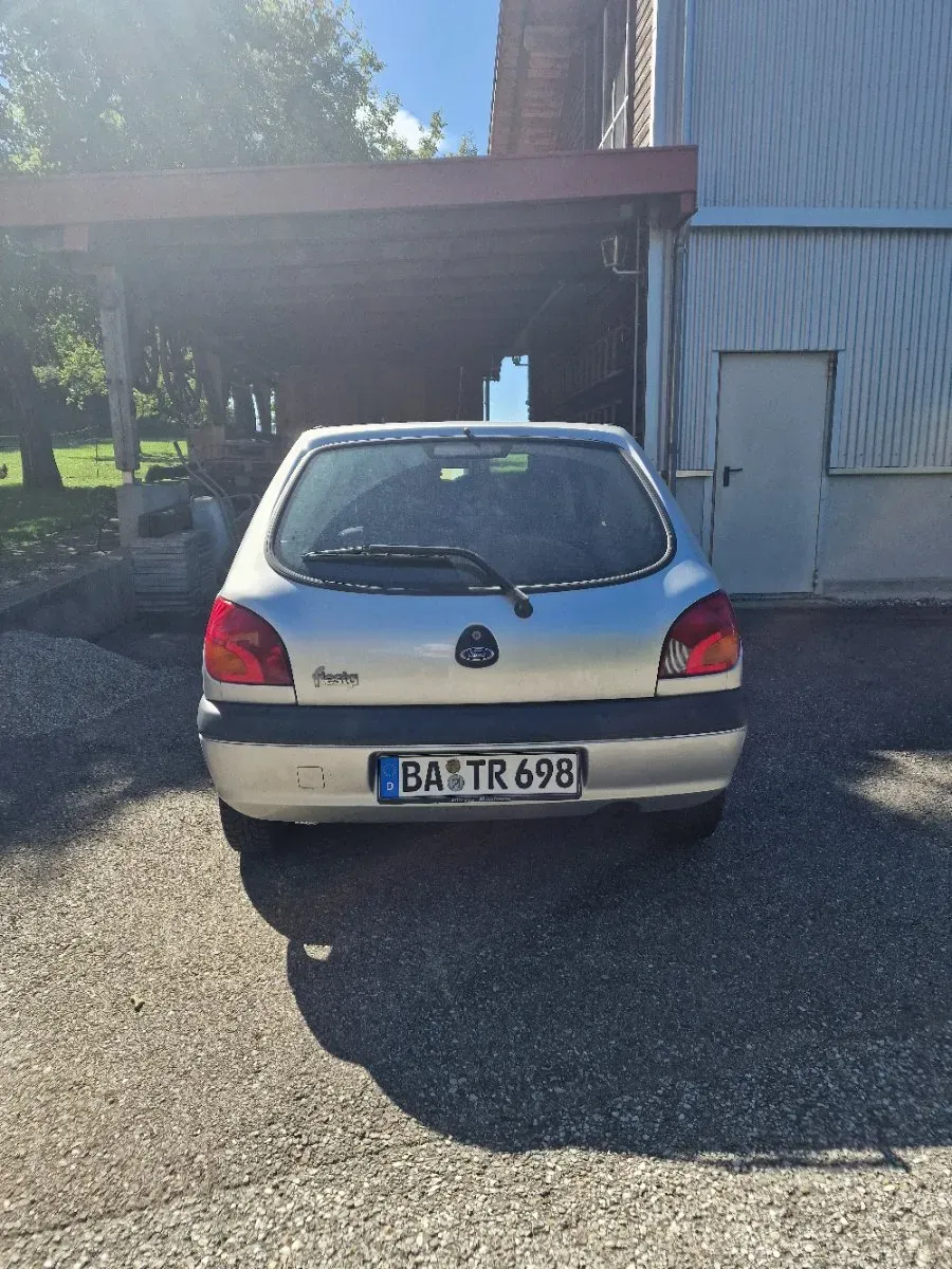 Ford Fiesta 2002 photo 2