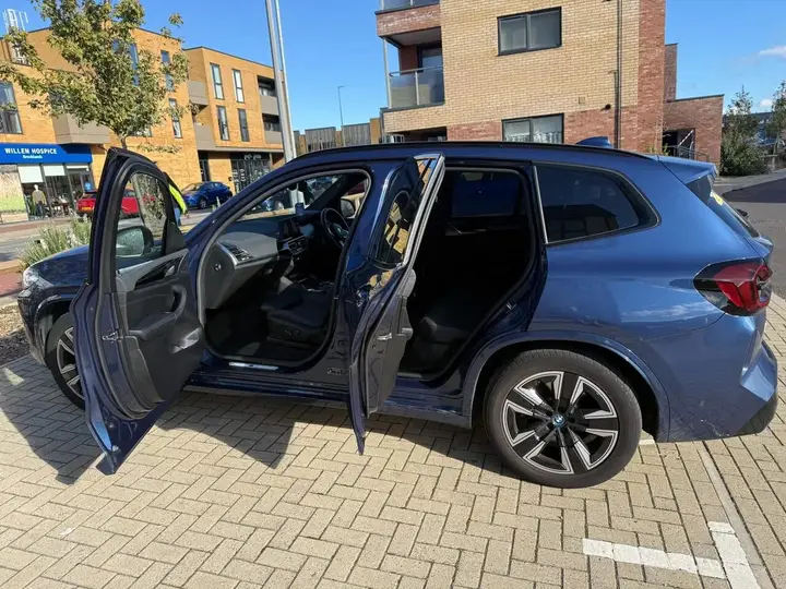 BMW Ix3 2024 photo 3