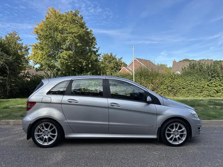 Mercedes-Benz B-Class 2010 photo 5