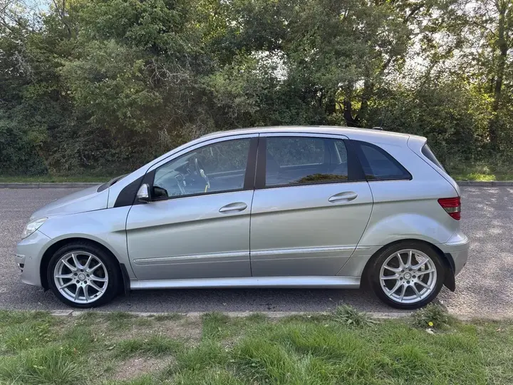 Mercedes-Benz B-Class 2010 photo 3
