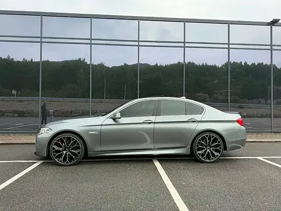 BMW 530Xd 2011 photo 2