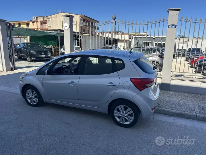 Hyundai Ix20 2013 photo 4