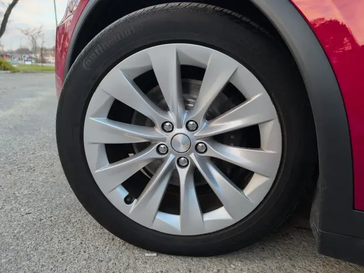 Tesla Model X 2018 photo 2