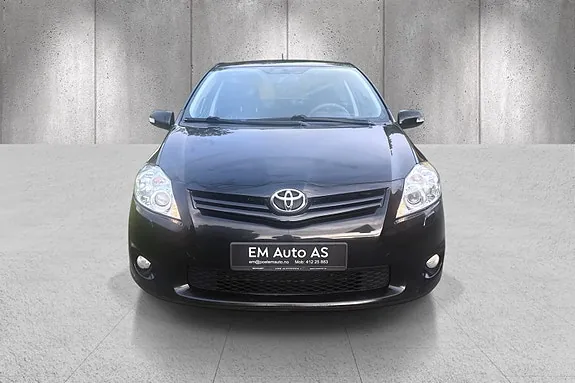 Toyota Auris 2010 photo 2