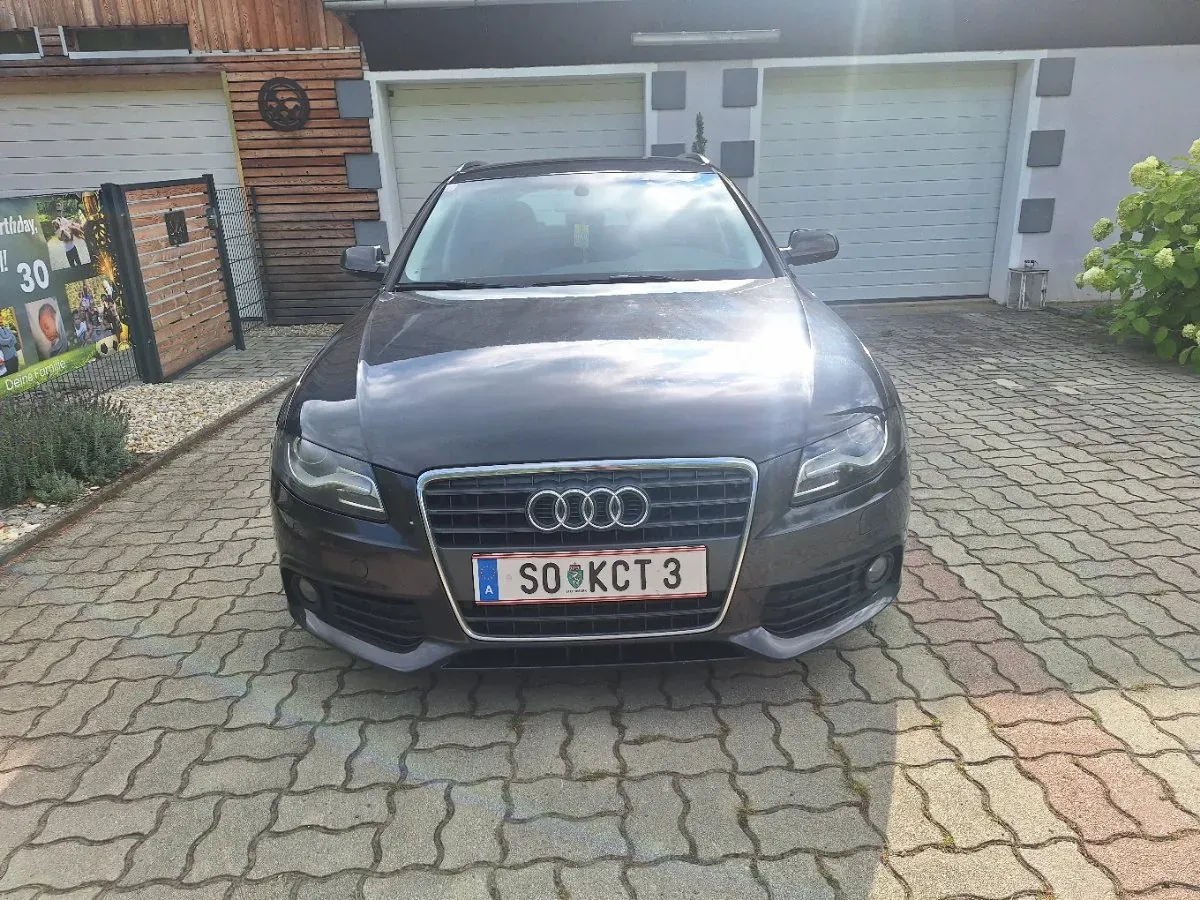 Audi A4 2011 photo 2
