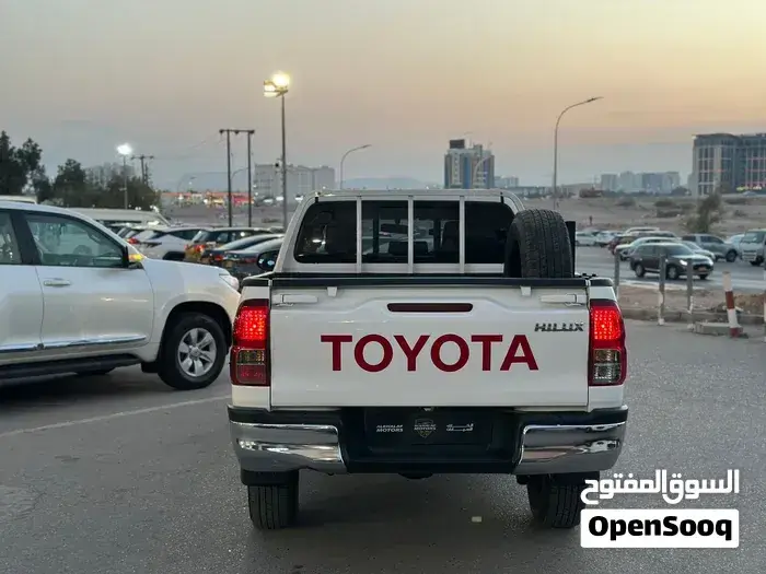 Toyota Hilux 2023 photo 4