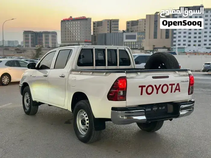 Toyota Hilux 2023 photo 3