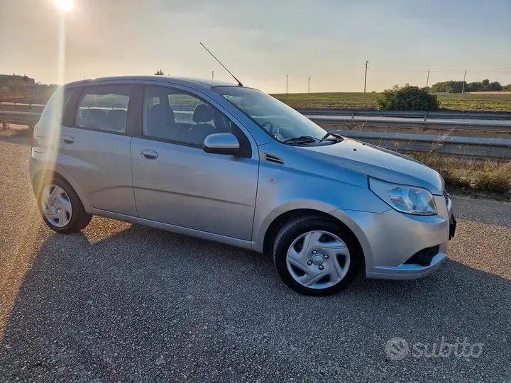 Chevrolet Aveo 2010 photo 3