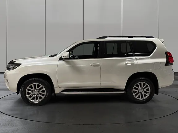 Toyota Land Cruiser 2023 photo 2