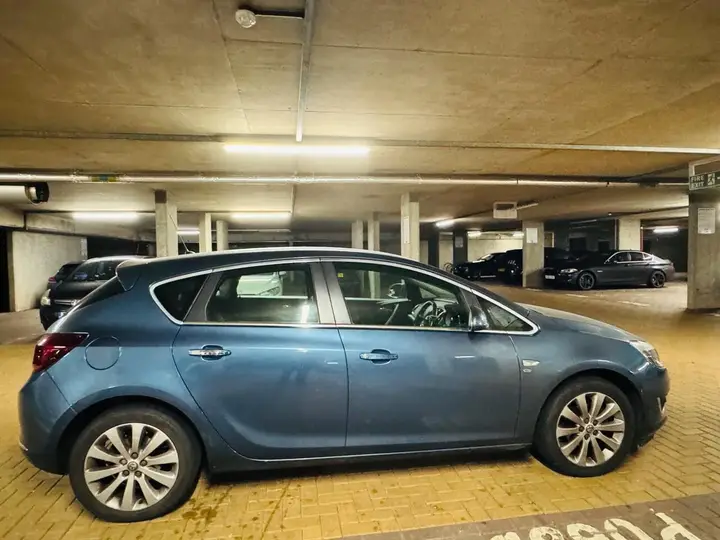 Vauxhall Astra 2012 photo 5