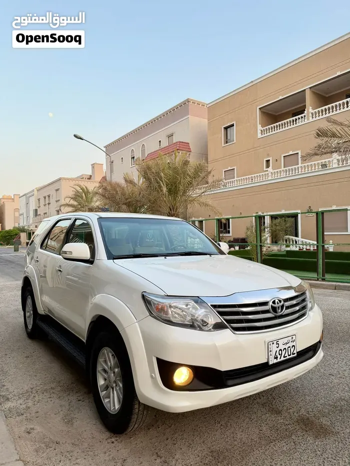 Toyota Fortuner 2012 photo 3
