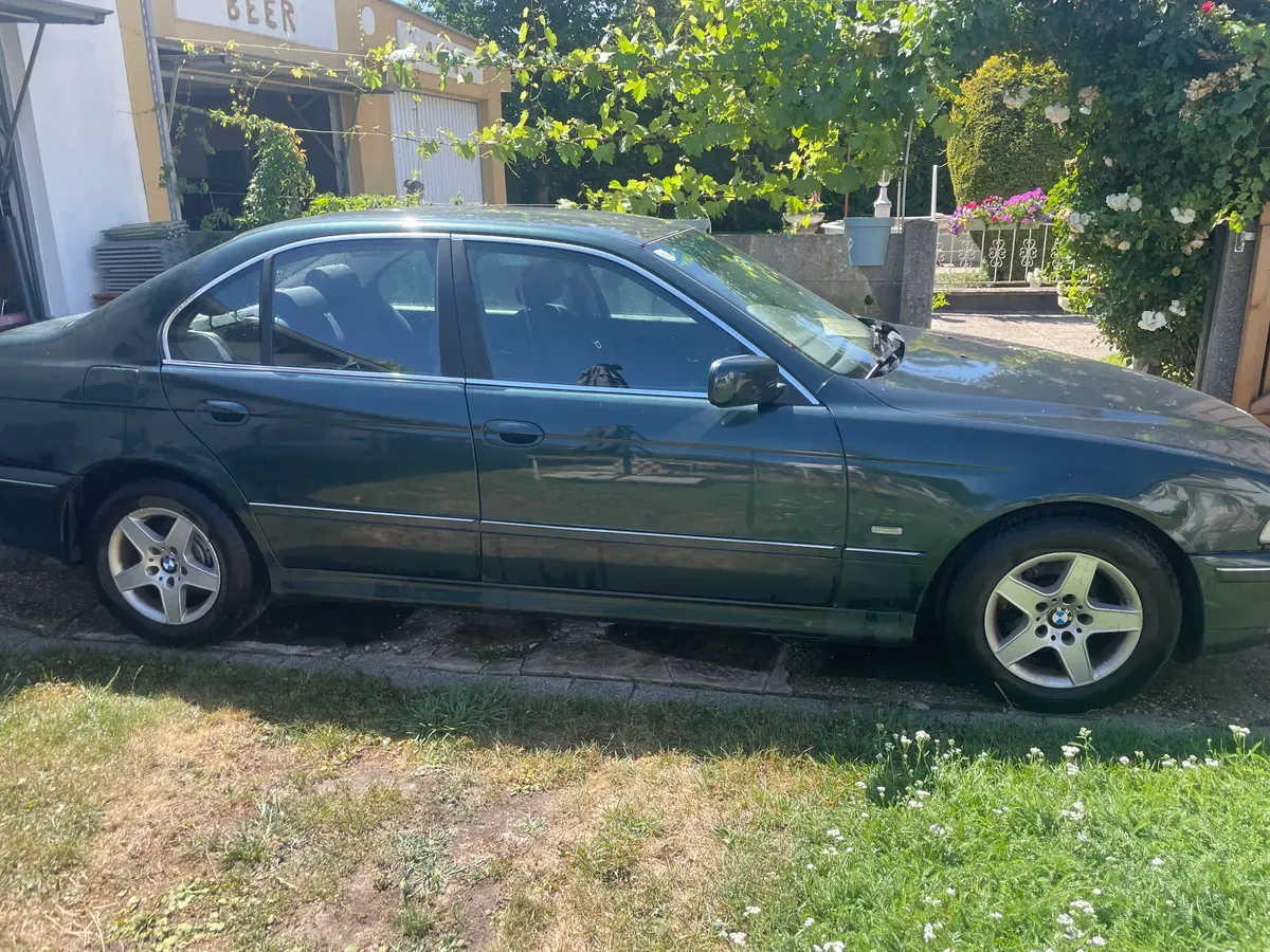 BMW 5 Series 2001 photo 2