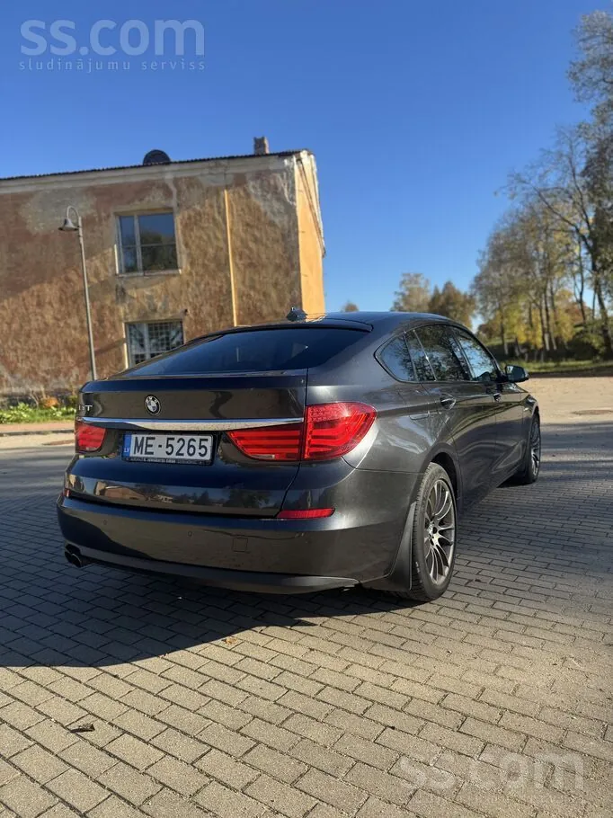 BMW 530 2010 photo 2