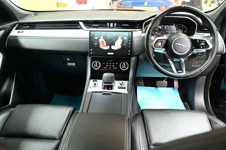 Jaguar F-Pace 2021 photo 3