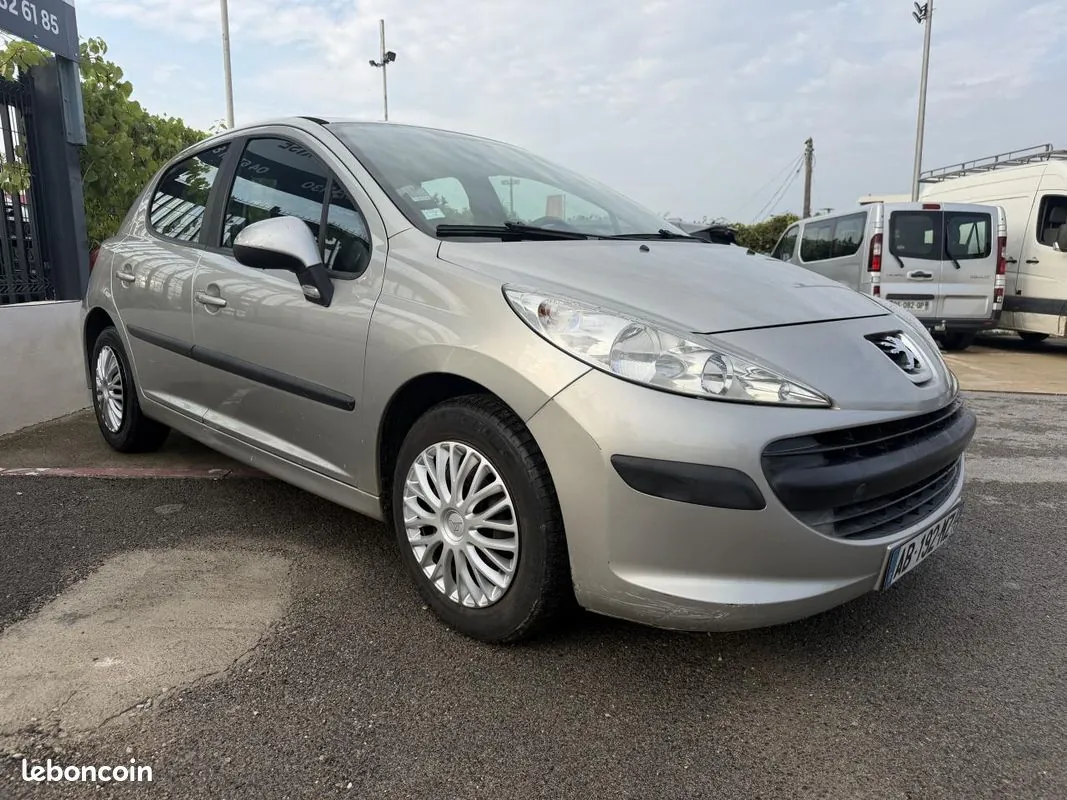 Peugeot 207 2008 photo 2