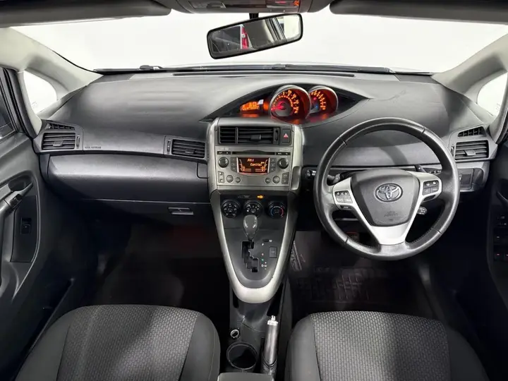Toyota Verso 2009 photo 2