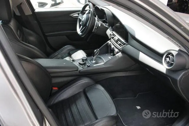 Alfa Romeo Giulia 2017 photo 5