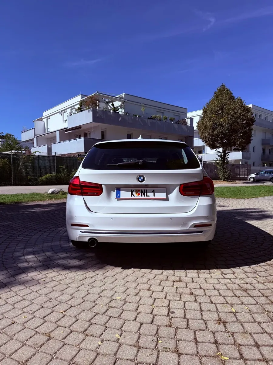 BMW 3 Series 2018 photo 3