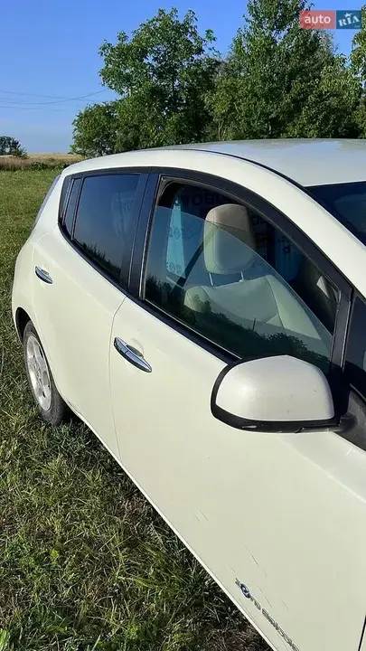 Nissan Leaf 2012 photo 2