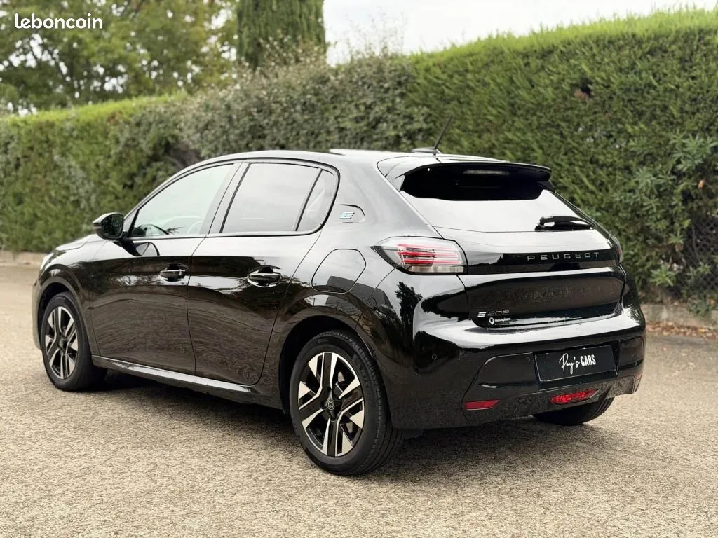 Peugeot 208 2024 photo 3