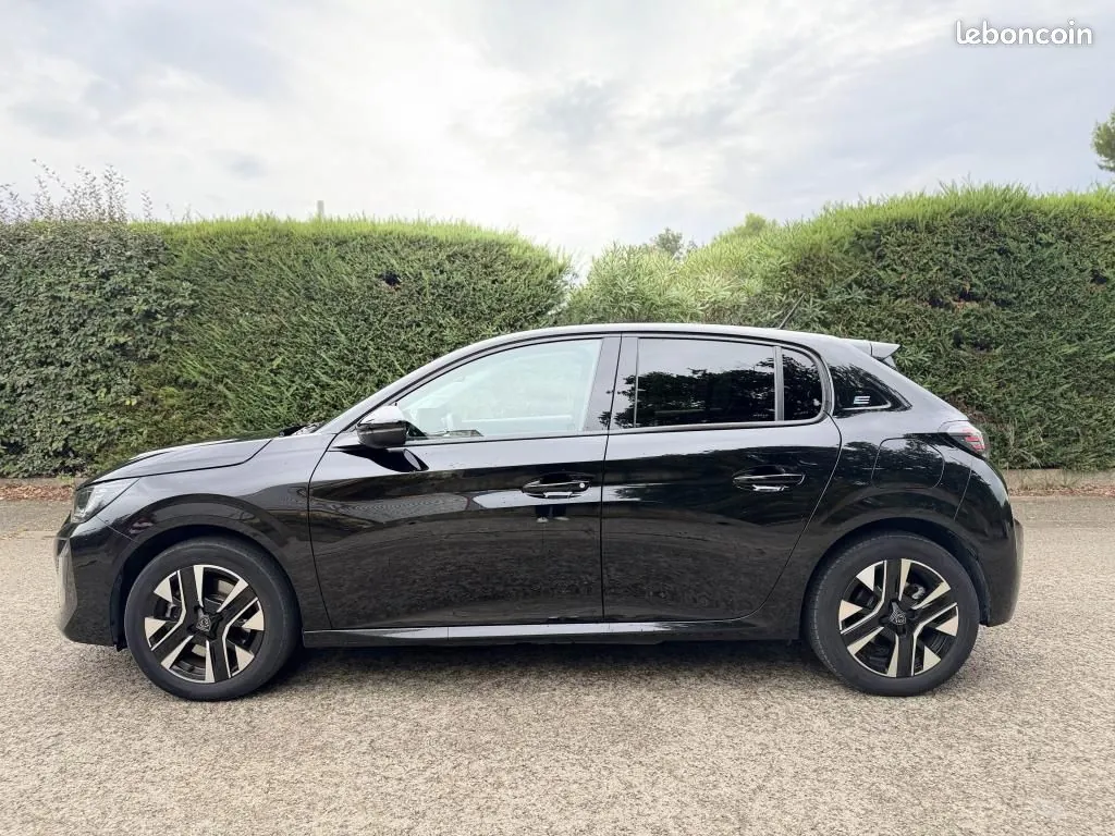 Peugeot 208 2024 photo 2