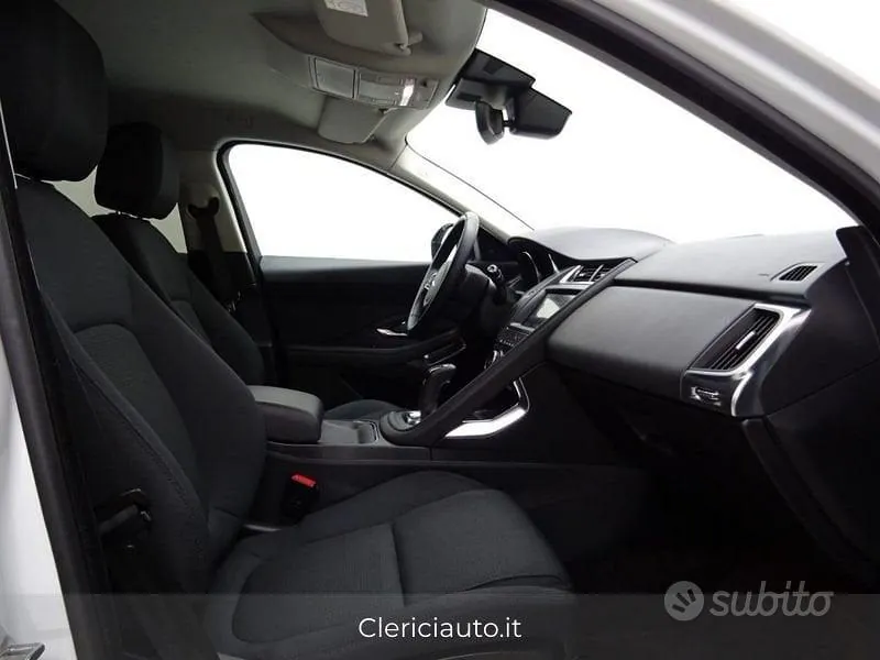 Jaguar E-Pace 2019 photo 3