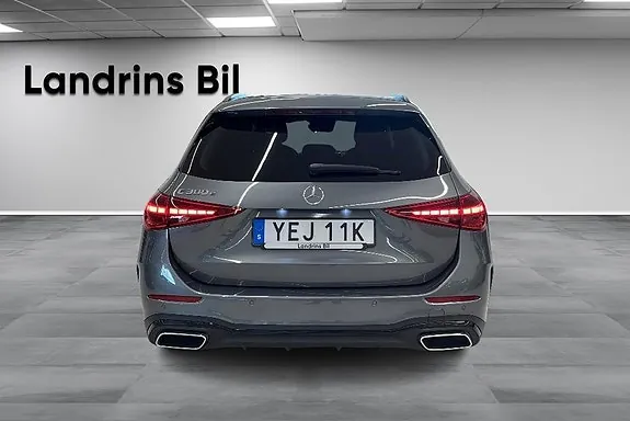 Mercedes-Benz C300 2026 photo 5